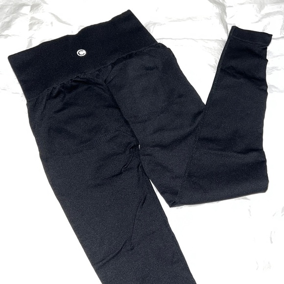 Cameeli Ribbed Athleisure Bra and Leggings in Jet black - Picture 7 of 7